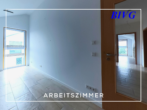 Helles Arbeitszimmer